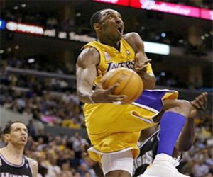 مصر اليوم - برايانت أصغر لاعب يسجل 30 ألف نقطة في الدوري الأميركي