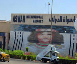 مصر اليوم - مكافأة للعاملين في مطار أسوان لنجاح تجربة الطوارئ