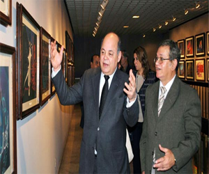 مصر اليوم - وزير الثقافة يفتتح معرض بصلة 99 لوحة تنطق بكلمات الله