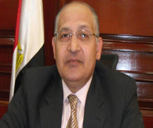   مصر اليوم - محافظ الأقصر يدرس مشروع لمد شريط السكك الحديدية