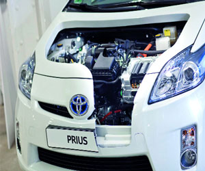   مصر اليوم - «تويوتا» تختبر نظام شحن لاسلكياً للسيارات الكهربائية