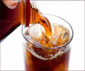   مصر اليوم - أطباء يوصون بتناول كوكاكولا لعلاج الانسداد المعدي