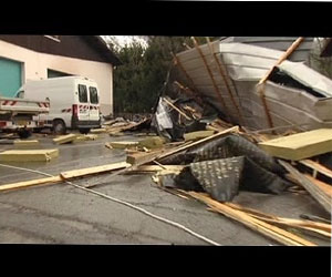 مصر اليوم - رياح عاصفة تضرب رفح و تتسبب في قطع التيار الكهربائي