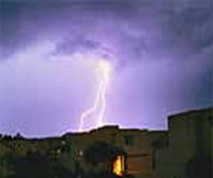 مصر اليوم - الصواعق تضرب 20 منزلا في نابلس