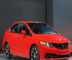   مصر اليوم - هوندا تطلق النسخة المحسنة من سيفيك 2013