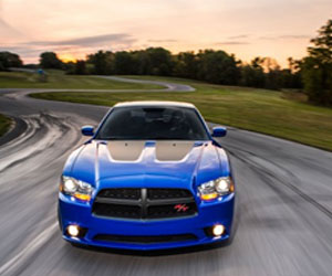   مصر اليوم - دودج تقدم سيارتها تشارجر دايتوانا 2013