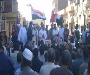 مصر اليوم - تظاهرات مؤيدة ومعارضة لقرارت مرسي في الأقصر