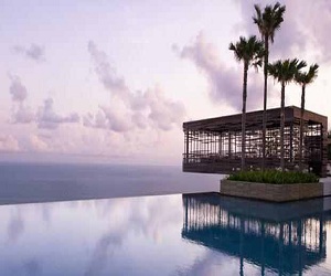 مصر اليوم - أفضل 10 حمامات سباحة في العالم