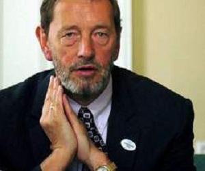   مصر اليوم - وزير بريطاني سابق يتبرع بدماغه لصالح أبحاث الخرف