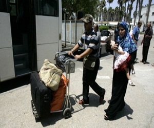   مصر اليوم - مصر ترحل 18 فلسطينيًا إلى غزة بينهم سيدتين