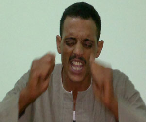 مصر اليوم - أحد أفراد عصابة الحمبولى يسلم نفسه للسلطات