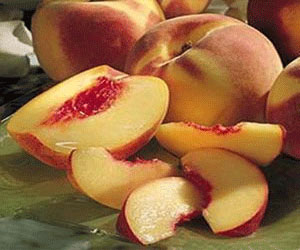 مصر اليوم - الخوخ يساعد على الوقاية من الأمراض المرتبطة بالسمنة