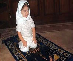   مصر اليوم - تعليم الصلاة للأطفال مسؤولية الأمهات