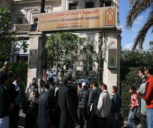   مصر اليوم - اضراب في أكاديمية السادات لعدم وصول الكتب