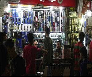 مصر اليوم - جدل بشأن قرار إغلاق المحال مبكرًا لتوفير الطاقة