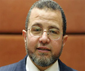 مصر اليوم - قنديل يتابع حادث قطار البدرشين ومحافظ الجيزة يتفقد الموقع