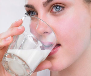   مصر اليوم - هل هناك علاقة بين شرب الحليب والريجيم؟