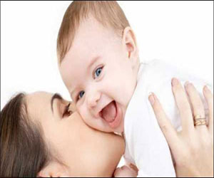   مصر اليوم - الرضاعة الطبيعية تحد من إصابة الأم بسرطان المبيض