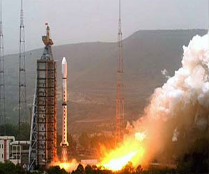 مصر اليوم - روسيا تطلق صاروخًا يحمل 3 أقمار صناعية عسكرية