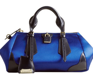 مصر اليوم - Burberry تقدم حقيبة جديدة بزراع واحد