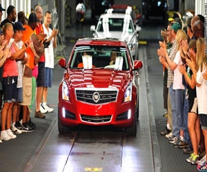 مصر اليوم - كاديلاك تفوز بلقب أفضل سيارة في 2012