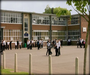 مصر اليوم - معلمة تقاضي مدرستها بتهمة التمييز في أمريكا