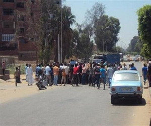   مصر اليوم - أهالي الإسماعيلية يحملون مرسي وحكومة قنديل مسؤولية حوادث القطارات