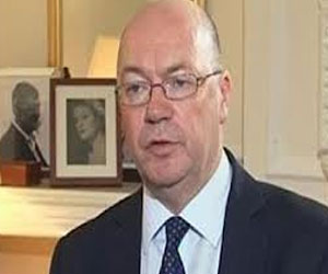   مصر اليوم - وزير بريطاني يقطع زيارته لمصر لمتابعة أزمة الرهائن في الجزائر