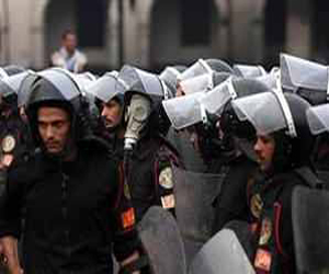 مصر اليوم - قوات الأمن تعيد فتح الطريق أمام منزل قنديل في الدقي