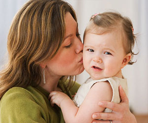   مصر اليوم - قبلة الأم تخلص أنف الأطفال من الأجسام الغريبة