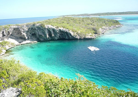   مصر اليوم - دينز هول الباهاما أحد عجائب الدنيا الطبيعية وأعمق مكان في العالم