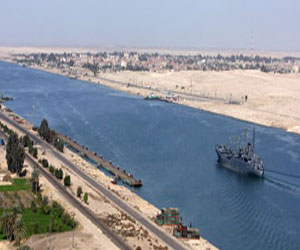   مصر اليوم - ارتفاع عدد السفن المارة من قناة السويس الخميس