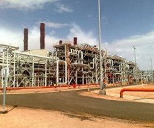 مصر اليوم - مروحيات الجيش الجزائري تقصف منشأة الغاز حيث يحتجز الرهائن