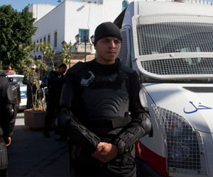 مصر اليوم - إيقاف ليبيين اثنين مسلحين على الحدود مع تونس