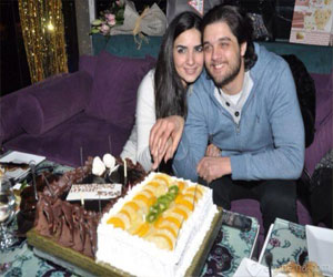 مصر اليوم - عمر خورشيد يفاجئ ياسمين الجيلاني في عيد ميلادها