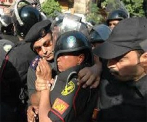   مصر اليوم - إصابة مجند بعد سقوطه من أعلى سيارة على الطريق الدولي في العريش