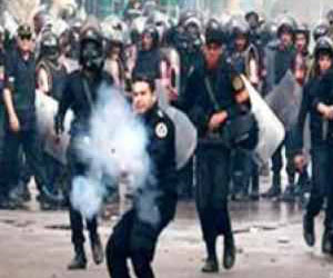   مصر اليوم - إرجاء محاكمة الضباط المتهمين بقتل المتظاهرين إلى الأحد