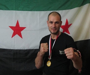   مصر اليوم - بطل آسيا في الكيك بوكسينغ ينشق عن الحكومة السورية