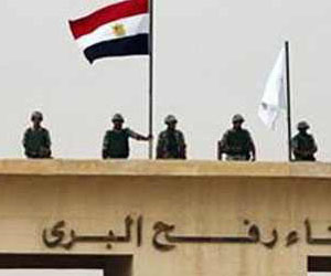   مصر اليوم - وفد من الموظفين العرب يصل معبر رفح في زيارة لشرم الشيخ