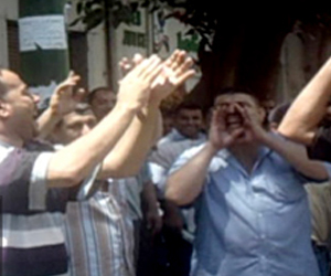 مصر اليوم - وقفة احتجاجية للعاملين في الشركة المساهمة لتجارة الأقطان في الإسكندرية