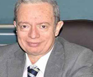   مصر اليوم - رئيس جامعة عين شمس يحمّل حكومة قنديل مسؤولية الانفلات الأمني داخل الجامعات