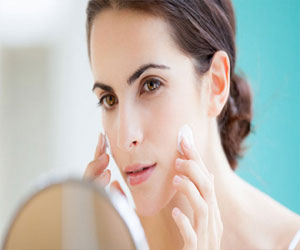   مصر اليوم - أشهر أخطاء العناية بالبشرة في الشتاء