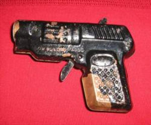   مصر اليوم - فصل طفلة أميركية من المدرسة لتهديدها أصدقائها بمسدس لعبة