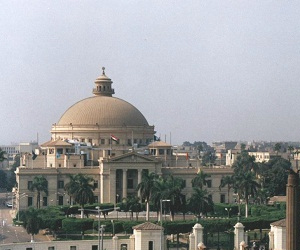   مصر اليوم - إنقاذ آداب القاهرة من كارثة بعد اشتعال مخزن كتب