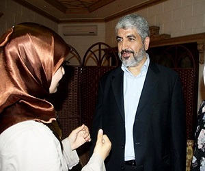   مصر اليوم - مشعل يلتقي أطفال شهداء غزة ويشيد بدور قطر