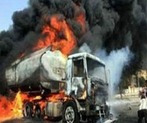   مصر اليوم - انفجار سيارة نقل محملة بالبنزين أسفل الدائري في بولاق