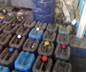   مصر اليوم - الأهالي يحاصرون محطة وقود لمنع العاملين من تهريب السولار