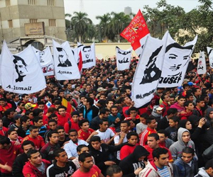   مصر اليوم - الأولتراس يحاصر مدرية أمن السويس للمطالبة بحق شهدائه