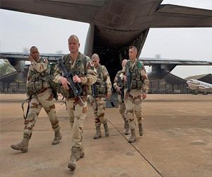 مصر اليوم - إخوان الكويت ينددون بالتدخل العسكري الفرنسي في مالي