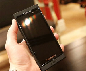 مصر اليوم - أكسيوم تبدأ بتلقي طلبات بلاك بيري 10 الجديد